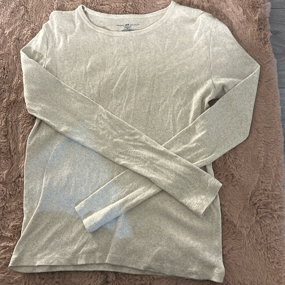 Brandy Melville long sleeve top - Picture 1 of 2